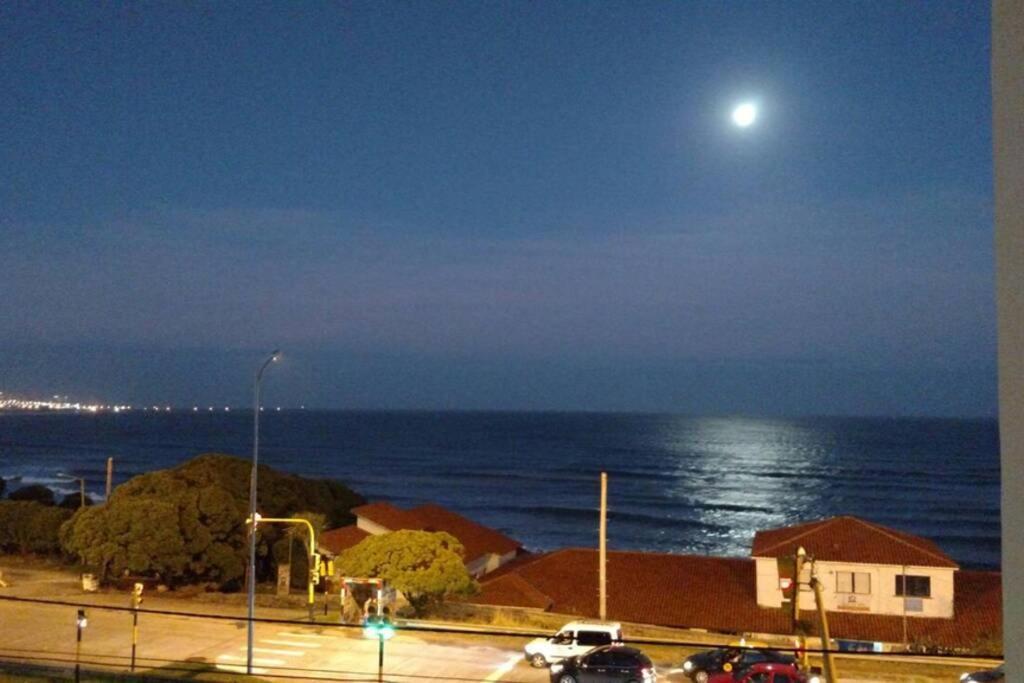 Mar Del Plata Frente Al Mar Biblioteca Apartamento Exterior foto